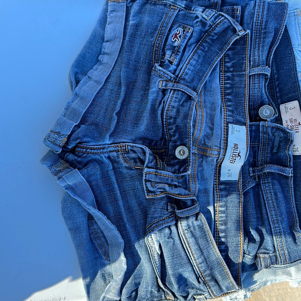 Hollister short shorts!